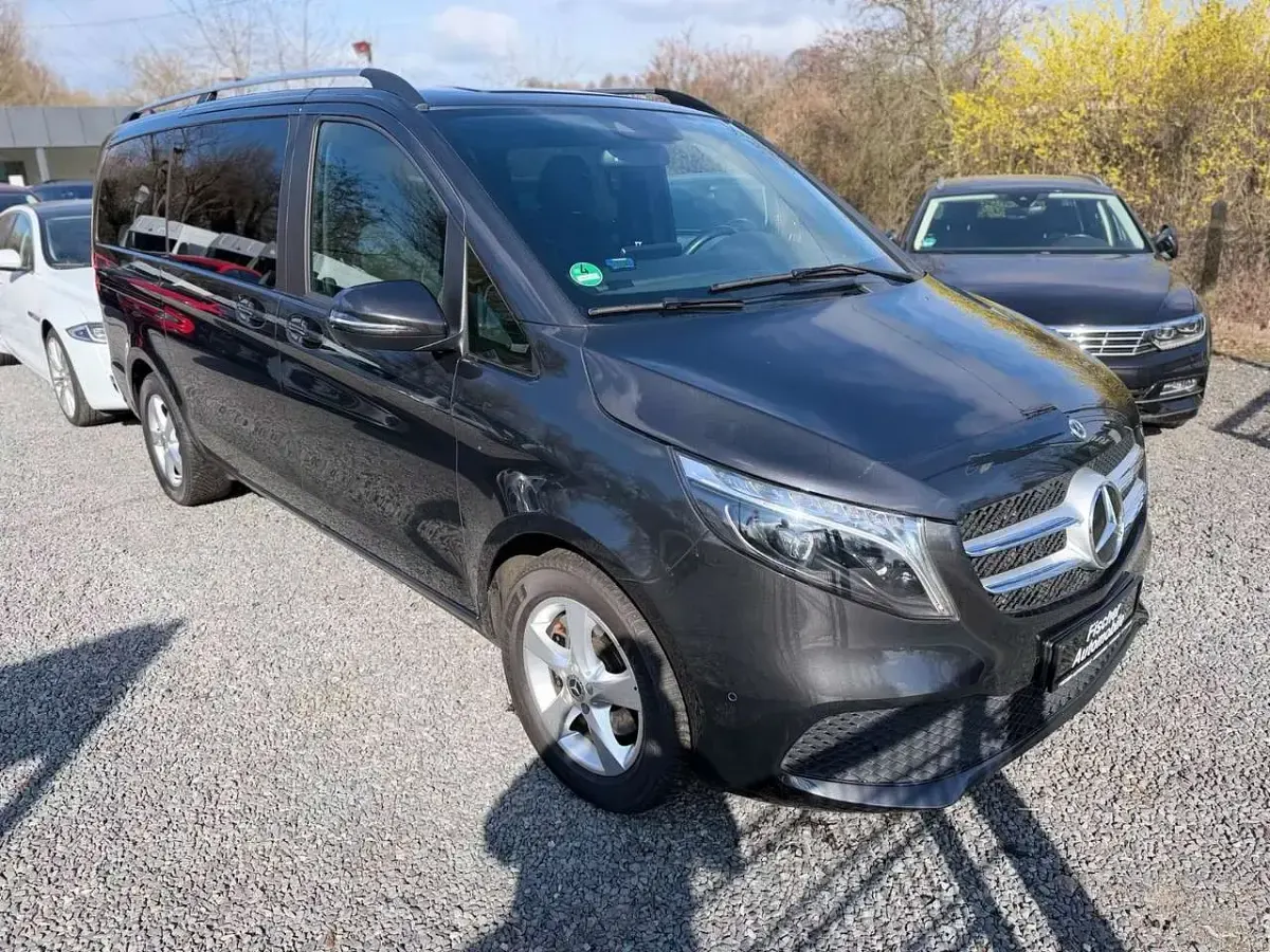 Second-hand Mercedes V300 237 CP (174 kW) 2022 Negru Monovolum