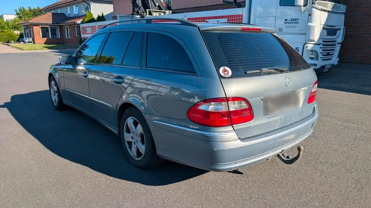 Gebraucht Mercedes E270 Avantgarde 170 PS (125 kW) 2003 Grün Kombi