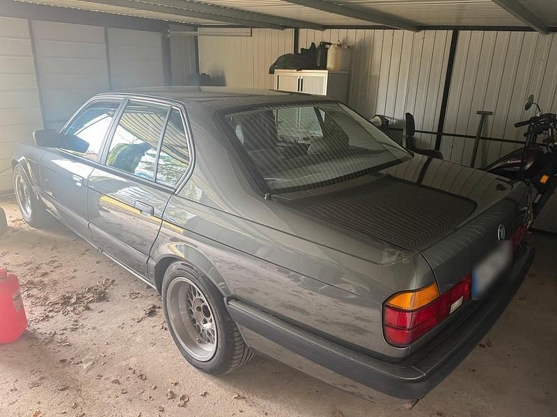 Gebraucht BMW 730 190 PS (139 kW) 1988 Grau Limousine