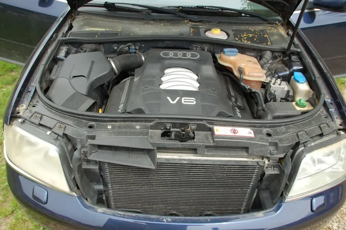 Używany Audi A6 164 KM (120 kW) 1998 Niebieski Sedan/Limuzyna
