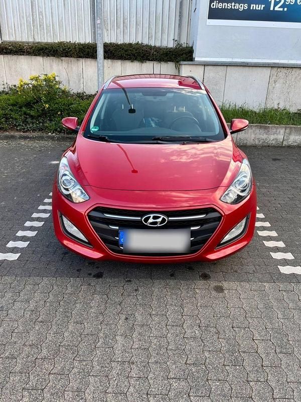 Gebraucht Hyundai i30 YES! Silver 101 PS (74 kW) 2016 Rot Kombi