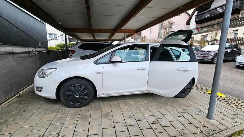 Gebraucht Opel Astra 87 PS (63 kW) 2011 Weiß Kleinwagen