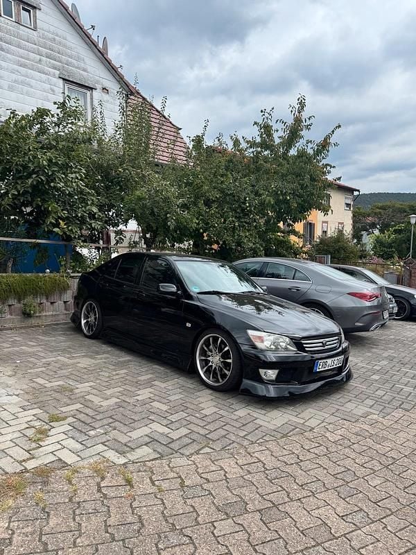 Schwarz Gebraucht 2001 Lexus IS200 Sport Line Limousine | 9.500 € - Bild 1/4
