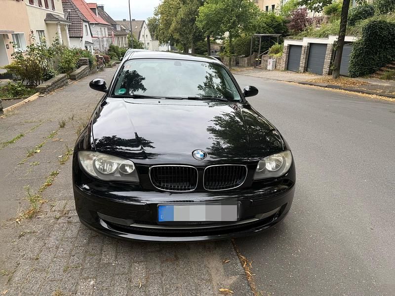 Schwarz Gebraucht 2009 BMW 116 Kleinwagen | 2.800 € - Bild 1/4