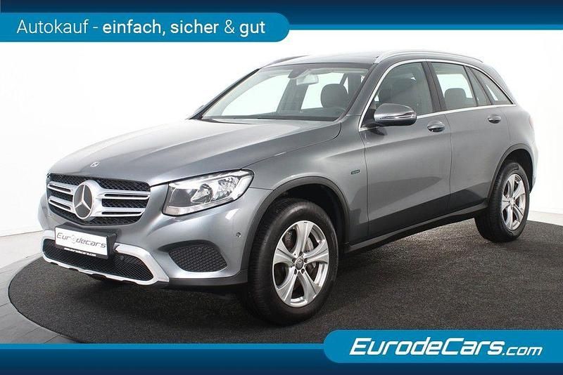 Grau Gebraucht 2018 Mercedes GLC350 SUV | 28.400 € (Fairer Preis) - Bild 1/4