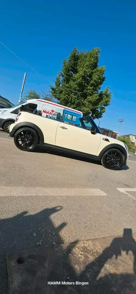 Gebraucht Mini Cooper Cabriolet 122 PS (89 kW) 2011 Pepper white Cabrio