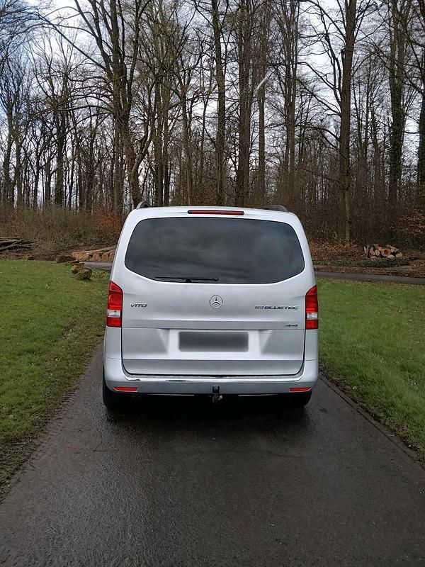Gebraucht Mercedes Vito 190 PS (139 kW) 2016 Silber Van
