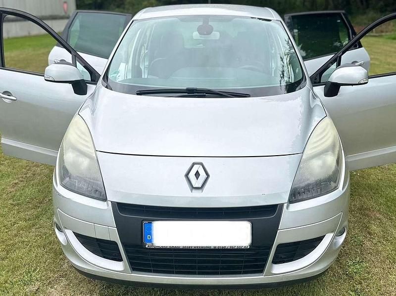 Silber Gebraucht 2011 Renault Scénic III Luxe Van / Kleinbus | 2.600 € (Superpreis) - Bild 1/4