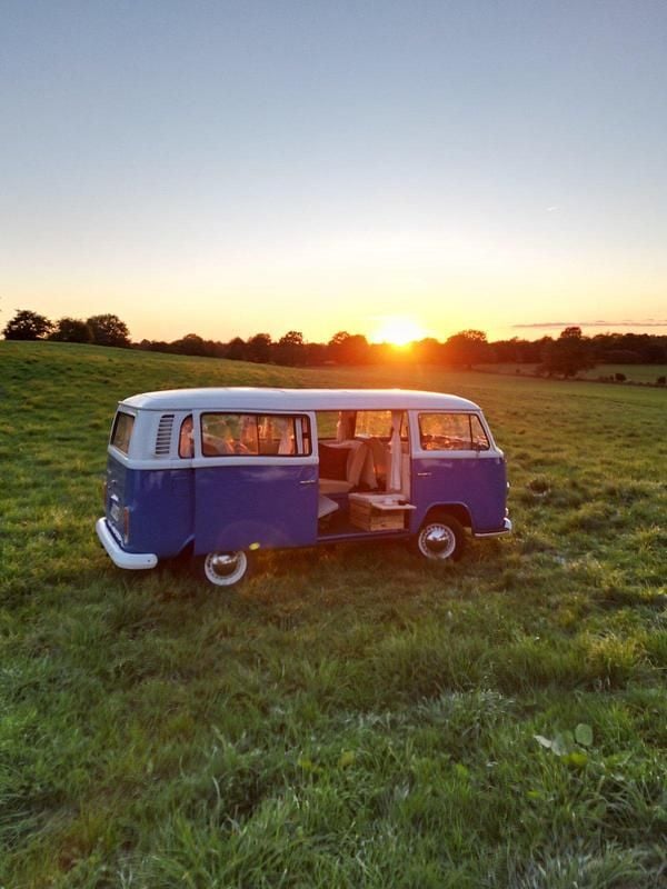 Blau Gebraucht 1972 VW T2 Van | 23.000 € - Bild 1/4