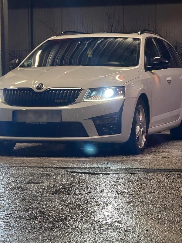 Gebraucht Skoda Octavia vRS 187 PS (137 kW) 2016 Weiß Kleinwagen