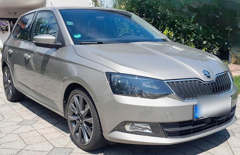 Beige Gebraucht 2015 Skoda Fabia Kleinwagen | 8.899 € (Superpreis) - Bild 1/4