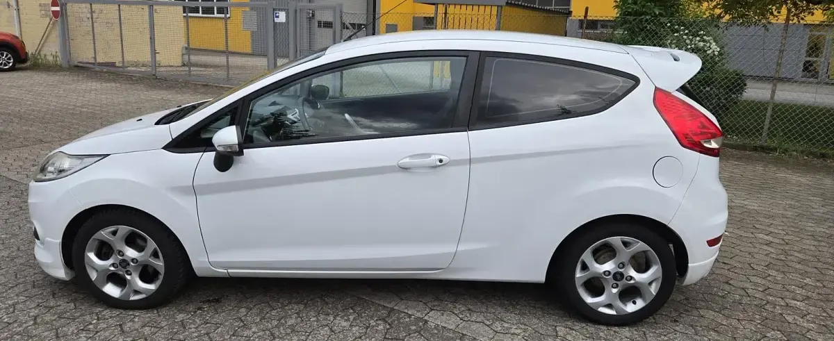 Gebraucht Ford Fiesta 120 PS (88 kW) 2009 Weiß Kleinwagen