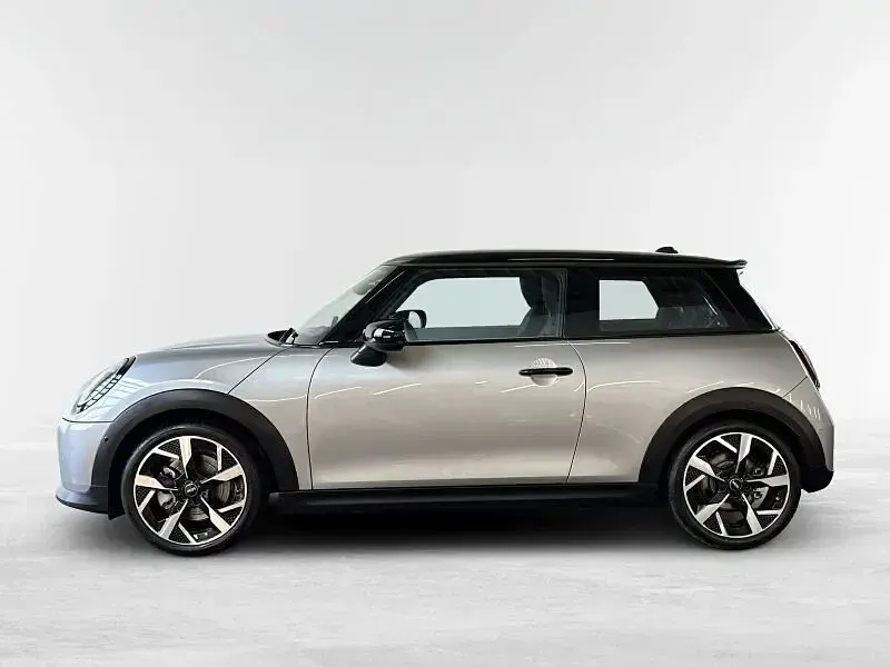 Używany Mini Cooper S 204 KM (150 kW) 2025 Srebrny Hatchback