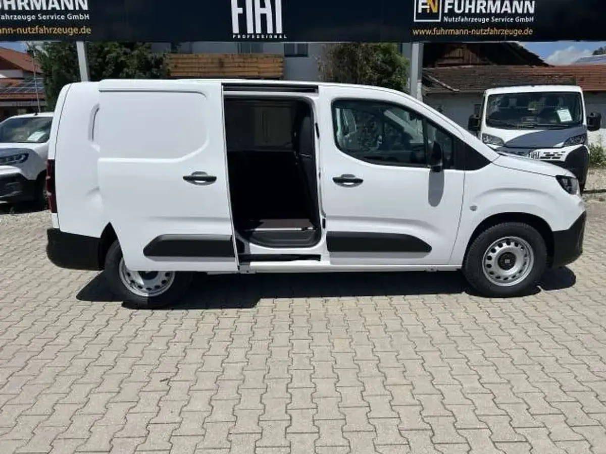 Neu Fiat Doblò 131 PS (96 kW) 2026 Weiß Van / Kleinbus
