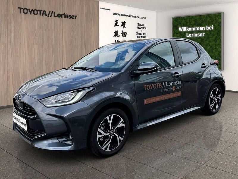 Neu Toyota Yaris Hybrid 117 PS (86 kW) 2025 Marlingrau Limousine