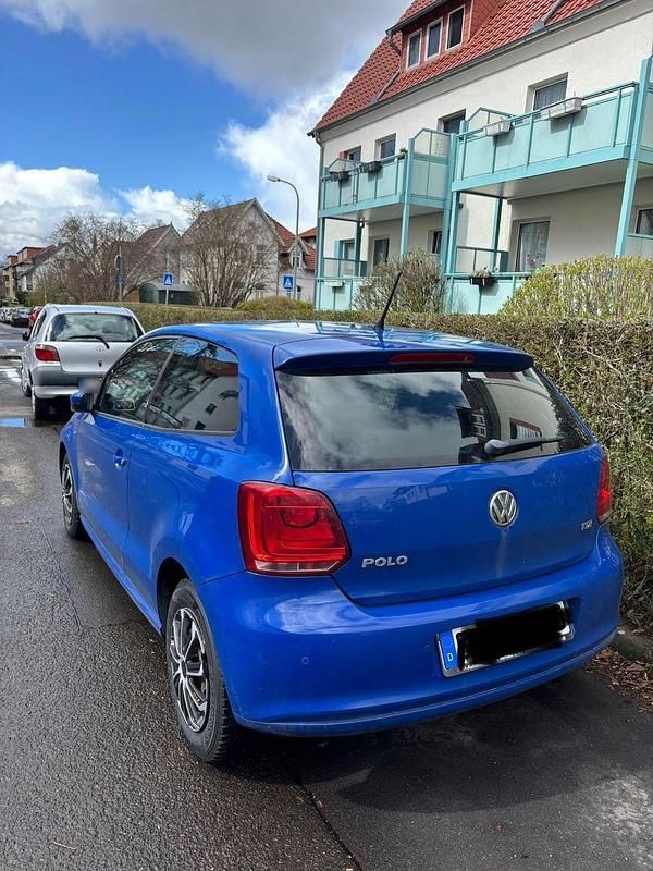 Gebraucht VW Polo Life 75 PS (55 kW) 2013 Blau Kleinwagen