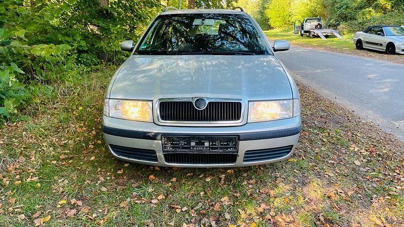 Silber Gebraucht 2002 Skoda Octavia Ambiente Kombi | 699 € (Fairer Preis) - Bild 1/4