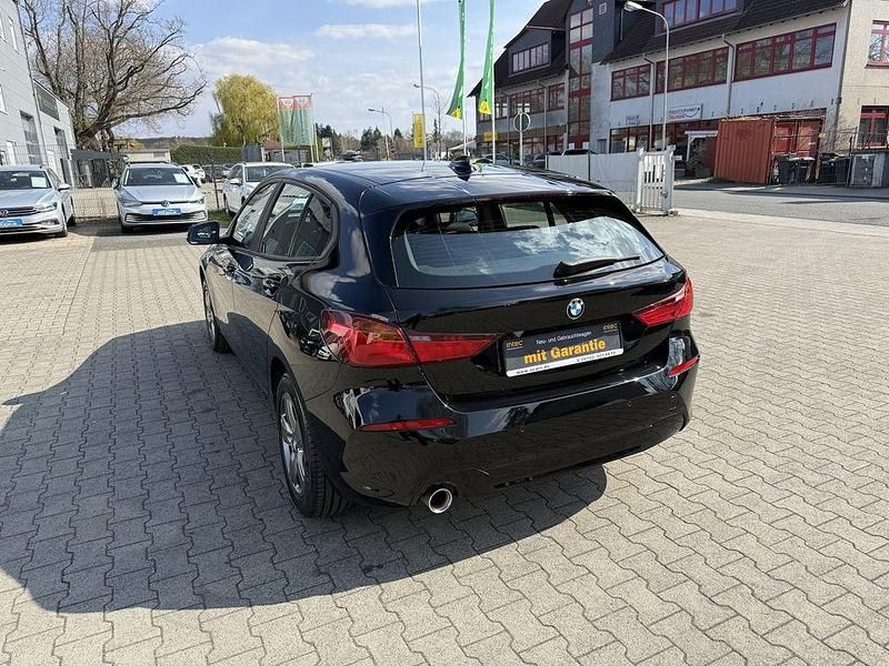 Gebraucht BMW 118 Advantage 136 PS (100 kW) 2021 Schwarz ii/bonnet fluid black Kleinwagen