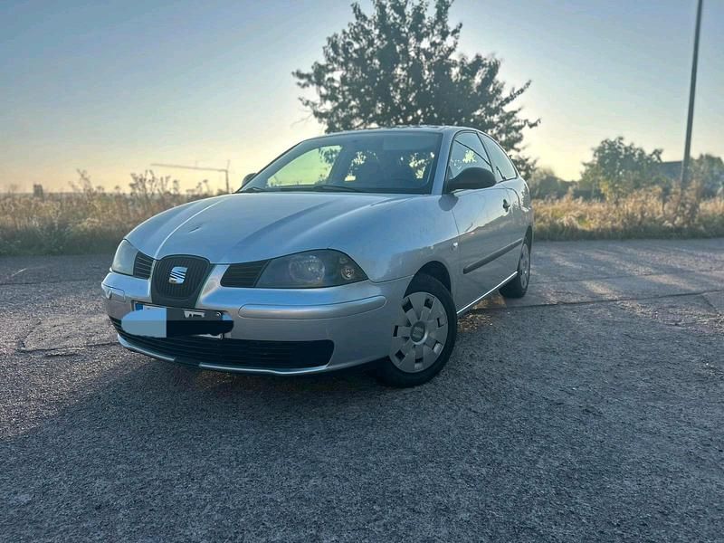 Silber Gebraucht 2003 Seat Ibiza Kleinwagen | 879 € (Guter Preis) - Bild 1/4