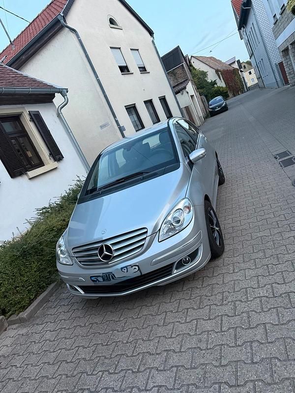 Silber Gebraucht 2006 Mercedes B200 Van / Kleinbus | 5.500 € (Etwas zu teuer) - Bild 1/4