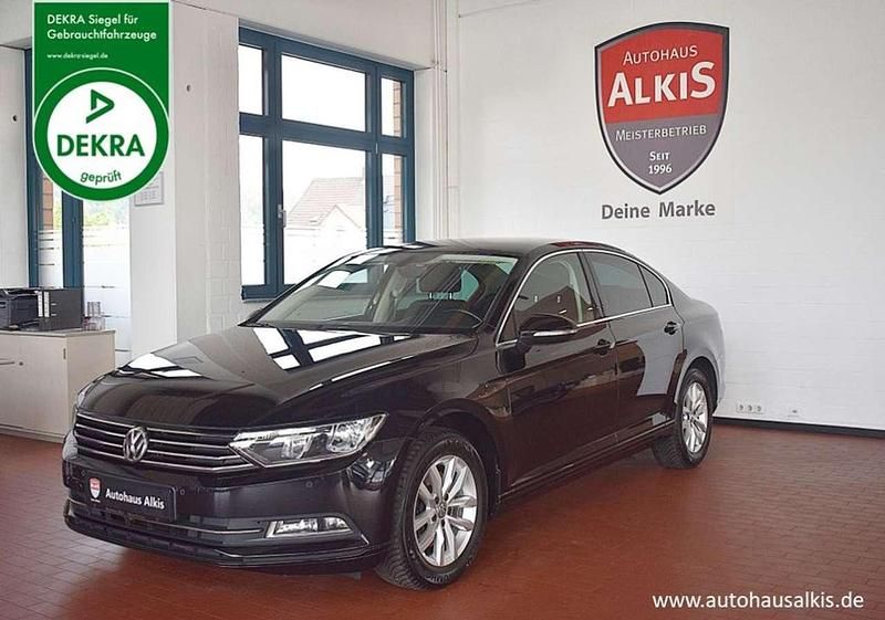 Schwarz Gebraucht 2016 VW Passat Comfortline Limousine | 14.200 € (Fairer Preis) - Bild 1/2