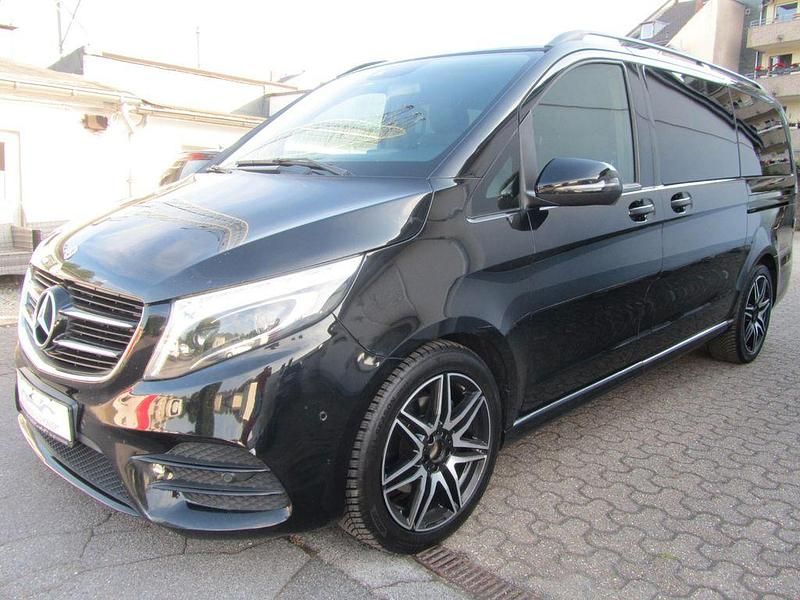 Schwarz Gebraucht 2018 Mercedes V250 Avantgarde Van / Kleinbus | 27.850 € (Fairer Preis) - Bild 1/4