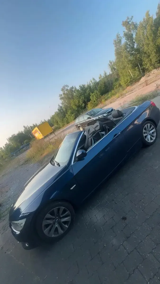 Używany BMW 320 170 KM (125 kW) 2011 Niebieski Kabriolet