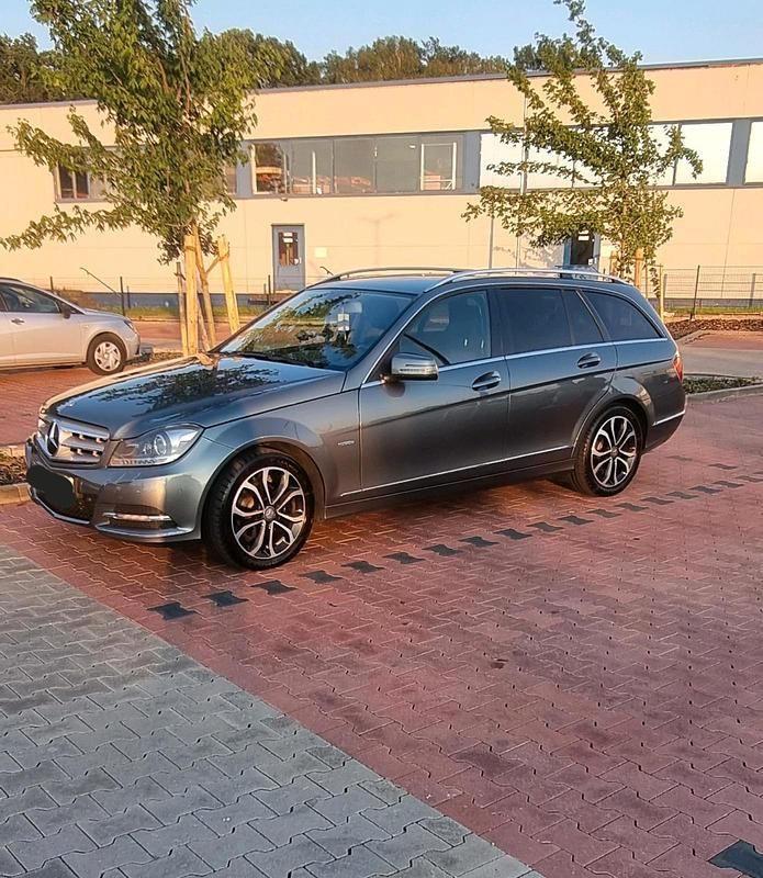 Grau Gebraucht 2011 Mercedes C200 Avantgarde Kombi | 9.450 € - Bild 1/4