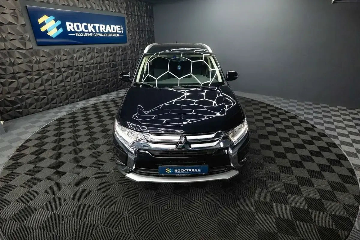Gebraucht Mitsubishi Outlander Edition 150 PS (110 kW) 2018 Schwarz SUV