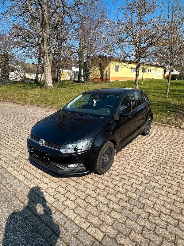 Gebraucht VW Polo 75 PS (55 kW) 2015 Schwarz Kleinwagen