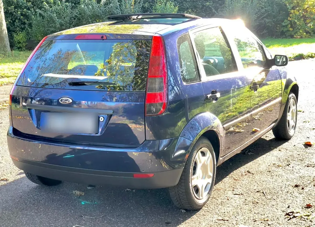 Gebraucht Ford Fiesta 80 PS (58 kW) 2002 Blau Kleinwagen