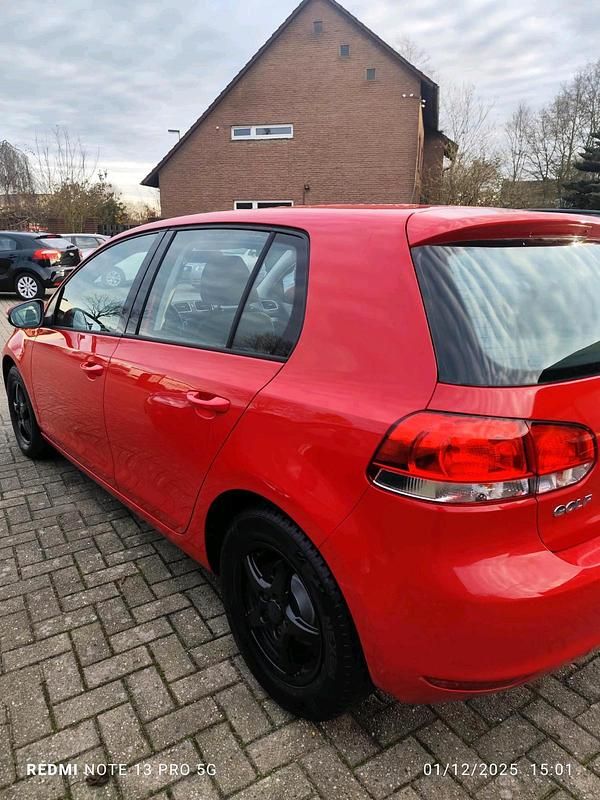 Gebraucht VW Golf VI 80 PS (58 kW) 2011 Rot Kleinwagen