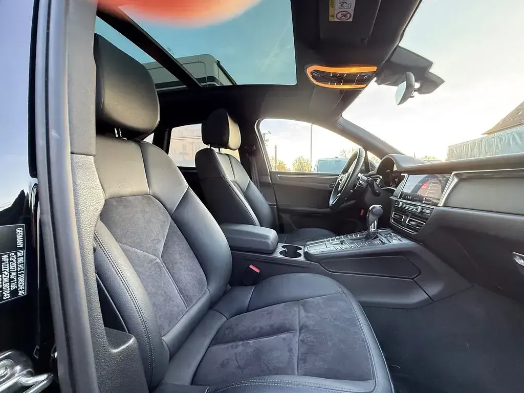 Gebraucht Porsche Macan 245 PS (180 kW) 2021 Tiefschwarz SUV