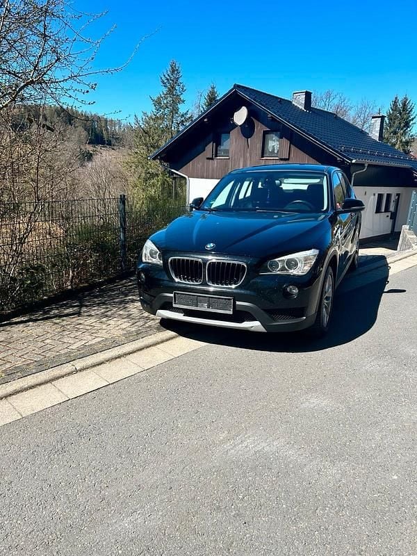 Schwarz Gebraucht 2013 BMW X1 SUV | 8.199 € (Fairer Preis) - Bild 1/4