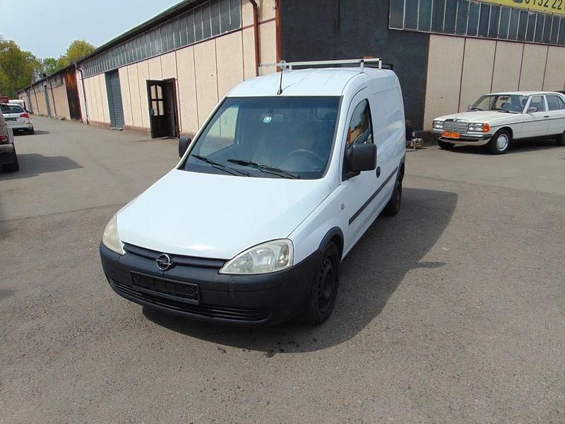 Second-hand Opel Combo 69 CP (50 kW) 2007 Alb Monovolum