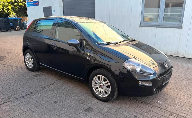Schwarz Gebraucht 2016 Fiat Punto Kleinwagen | 4.950 € (Fairer Preis) - Bild 1/4