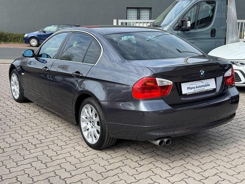 Używany BMW 325 Advantage 218 KM (160 kW) 2007 Szary Sedan/Limuzyna