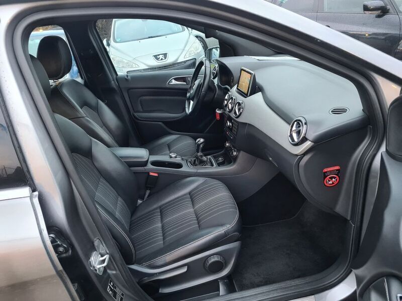 Gebraucht Mercedes B180 109 PS (80 kW) 2012 Grau Van / Kleinbus