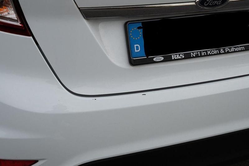 Gebraucht Ford Fiesta Titanium 82 PS (60 kW) 2013 Weiß Limousine