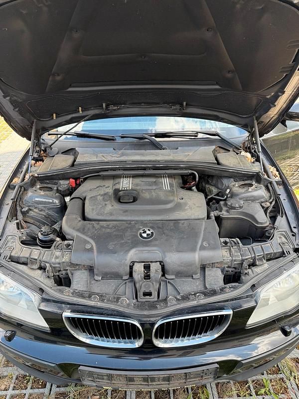 Schwarz Gebraucht 2004 BMW 118 Kleinwagen | 2.689 € (Fairer Preis) - Bild 1/4