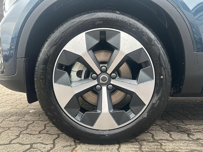 Neu Volvo XC40 Plus 163 PS (119 kW) 2025 Denim blue SUV