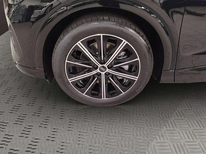 Neu Audi e-tron 210 kW (286 PS) 2026 Mythosschwarz metallic SUV