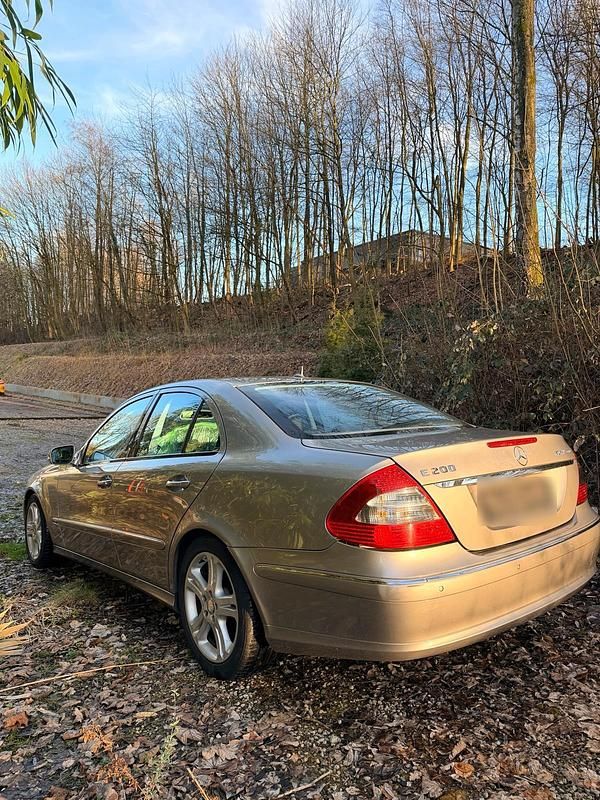 Gebraucht Mercedes E200 Avantgarde 184 PS (135 kW) 2008 Andere farben Limousine