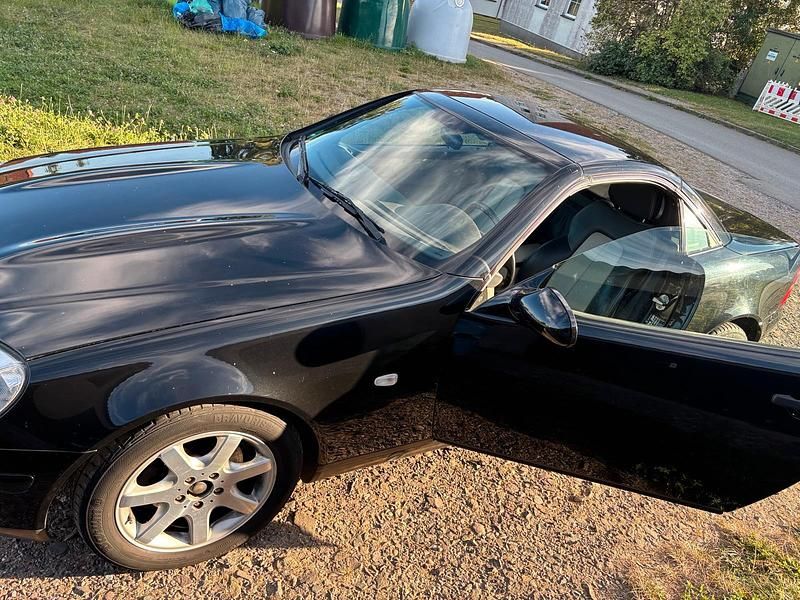 Schwarz Gebraucht 2000 Mercedes SLK230 Cabrio | 6.000 € (Fairer Preis) - Bild 1/4