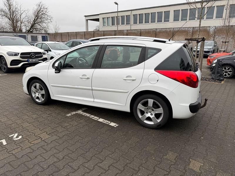 Gebraucht Peugeot 207 Premium 111 PS (81 kW) 2011 Weiß Kombi