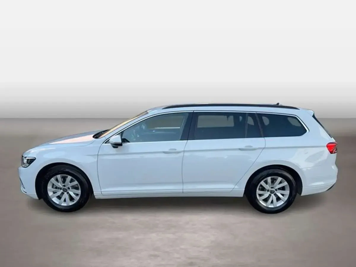 Gebraucht VW Passat Business 150 PS (110 kW) 2022 Gletscherweiß metallic Kombi