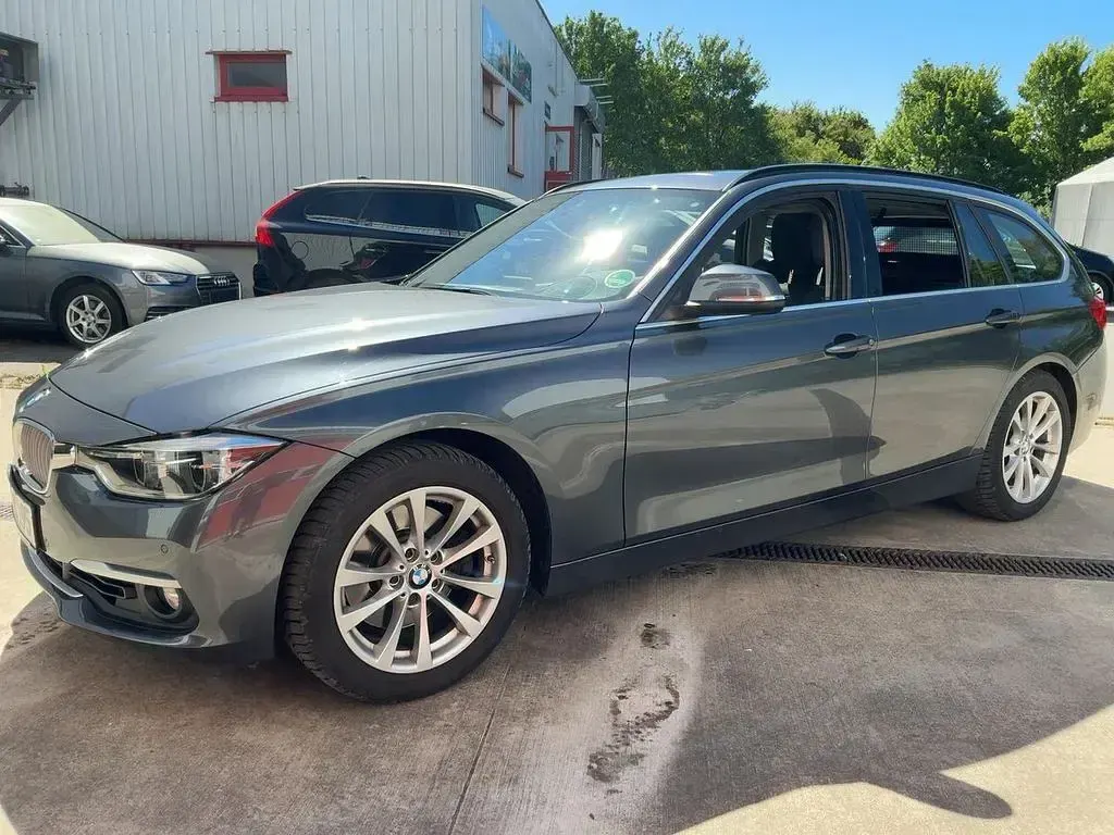 Gebraucht BMW 330 Luxury Line 252 PS (185 kW) 2018 Grau Kombi