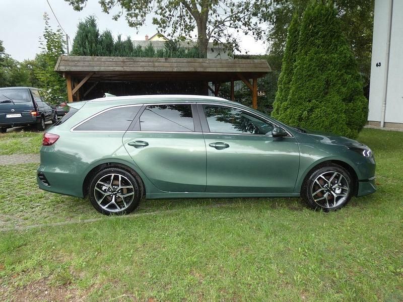Neu Kia Ceed Sportswagon 140 PS (102 kW) 2025 Grün Kombi