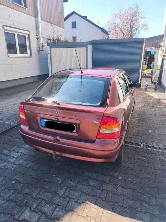 Second-hand Opel Astra 84 CP (61 kW) 2001 Roșu Berlinǎ
