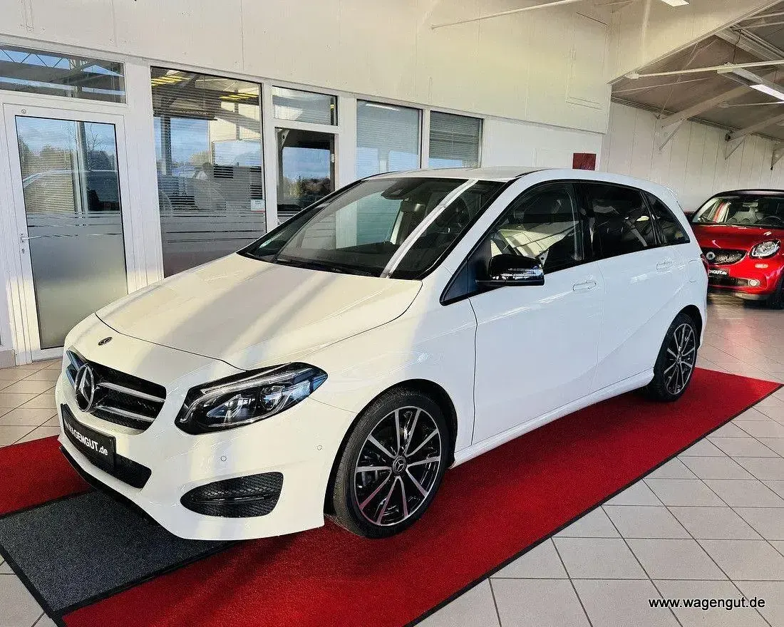 Gebraucht Mercedes B200 Style 156 PS (114 kW) 2018 Weiß Kleinwagen